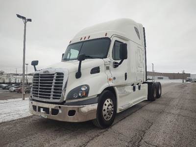 Freightliner Cascadia 113 Sleeper Semi Truck - 72" Integral Sleeper, 450HP, 12 Speed Automatic