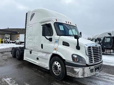 Freightliner Cascadia 113 Sleeper Semi Truck - 72" Integral Sleeper, 450HP, 12 Speed Automatic