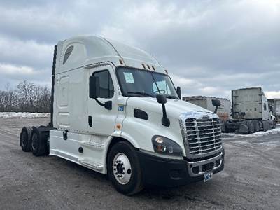 Freightliner Cascadia 113 Sleeper Semi Truck - 72" Integral Sleeper, 450HP, 12 Speed Automatic
