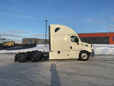 Freightliner Cascadia 113 Sleeper Semi Truck - 72" Integral Sleeper, 450HP, 12 Speed Automatic
