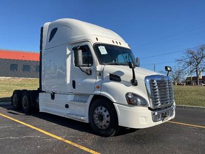 Freightliner Cascadia 113 Sleeper Semi Truck - 72" Integral Sleeper, 450HP, 12 Speed Automatic