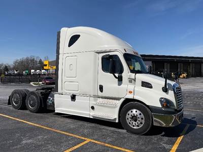 Freightliner Cascadia 113 Sleeper Semi Truck - 72" Integral Sleeper, 450HP, 12 Speed Automatic