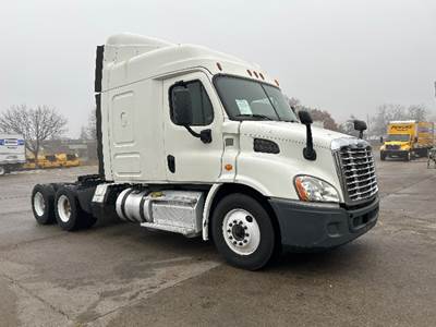Freightliner Cascadia 113 Sleeper Semi Truck - 60" Integral Sleeper, 450HP, 12 Speed Automatic