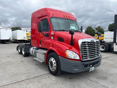 Freightliner Cascadia 113 Sleeper Semi Truck - 48" Integral Sleeper, 450HP, 10 Speed Automatic