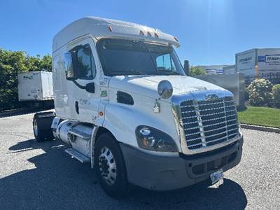 Freightliner Cascadia 113 Single Axle Sleeper Semi Truck - 60" Integral Sleeper, 410HP, 12 Speed Automatic