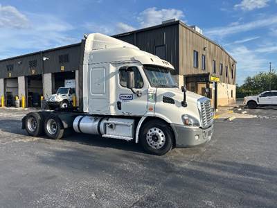 Freightliner Cascadia 113 Sleeper Semi Truck - 48" Integral Sleeper, 450HP, 10 Speed Manual