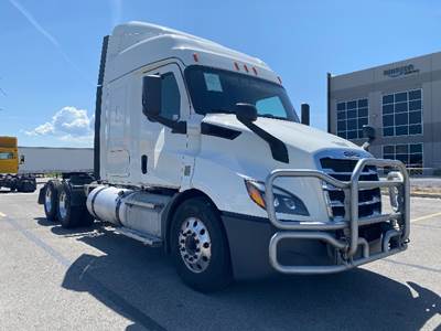 Freightliner Cascadia 116 Sleeper Semi Truck - 48" Integral Sleeper, 470HP, 12 Speed Automatic