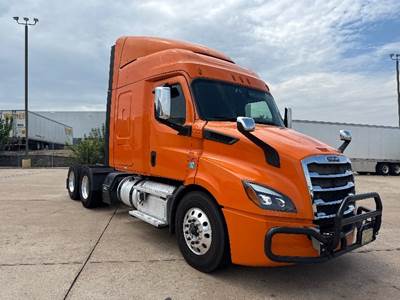 Freightliner Cascadia 116 Sleeper Semi Truck - 60" Integral Sleeper, 450HP, 12 Speed Automatic