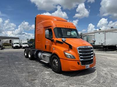 Freightliner Cascadia 116 Sleeper Semi Truck - 60" Integral Sleeper, 450HP, 12 Speed Automatic