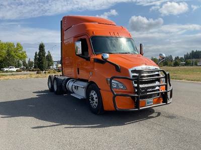 Freightliner Cascadia 116 Sleeper Semi Truck - 60" Integral Sleeper, 450HP, 12 Speed Automatic