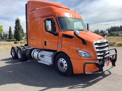 Freightliner Cascadia 116 Sleeper Semi Truck - 60" Integral Sleeper, 450HP, 12 Speed Automatic