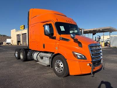 Freightliner Cascadia 116 Sleeper Semi Truck - 60" Integral Sleeper, 450HP, 12 Speed Automatic