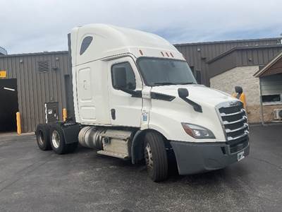 Freightliner Cascadia 116 Sleeper Semi Truck - 60" Integral Sleeper, 450HP, 12 Speed Automatic