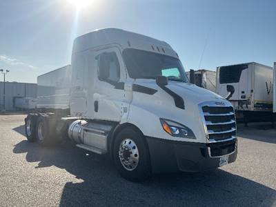 Freightliner Cascadia 116 Single Axle Sleeper Semi Truck - 48" Integral Sleeper, 450HP, 12 Speed Automatic