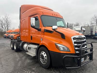 Freightliner Cascadia 116 Sleeper Semi Truck - 60" Integral Sleeper, 450HP, 12 Speed Automatic