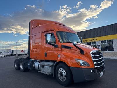Freightliner Cascadia 116 Sleeper Semi Truck - 60" Integral Sleeper, 450HP, 12 Speed Automatic