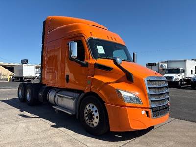 Freightliner Cascadia 116 Sleeper Semi Truck - 60" Integral Sleeper, 450HP, 12 Speed Automatic