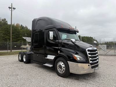 Freightliner Cascadia 116 Sleeper Semi Truck - 72" Integral Sleeper, 450HP, 12 Speed Automatic
