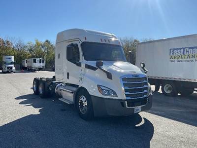 Freightliner Cascadia 116 Single Axle Sleeper Semi Truck - 48" Integral Sleeper, 450HP, 12 Speed Automatic