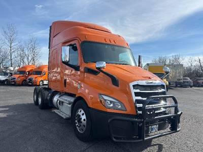 Freightliner Cascadia 116 Sleeper Semi Truck - 60" Integral Sleeper, 450HP, 12 Speed Automatic