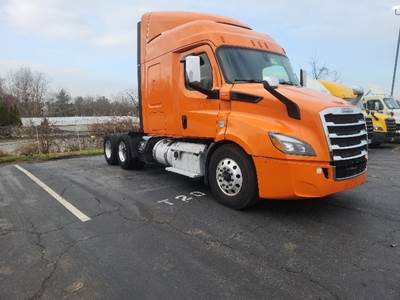 Freightliner Cascadia 116 Sleeper Semi Truck - 60" Integral Sleeper, 450HP, 12 Speed Automatic