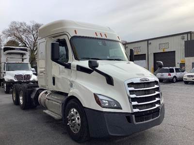 Freightliner Cascadia 116 Single Axle Sleeper Semi Truck - 48" Integral Sleeper, 450HP, 12 Speed Automatic