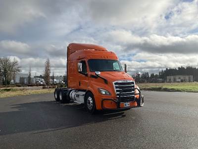 Freightliner Cascadia 116 Sleeper Semi Truck - 60" Integral Sleeper, 450HP, 12 Speed Automatic