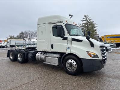 Freightliner Cascadia 116 Single Axle Sleeper Semi Truck - 48" Integral Sleeper, 450HP, 12 Speed Automatic