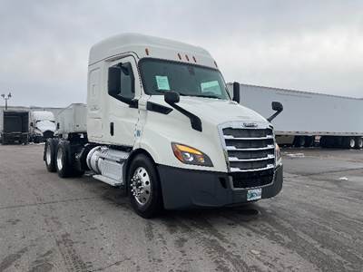 Freightliner Cascadia 116 Single Axle Sleeper Semi Truck - 48" Integral Sleeper, 450HP, 12 Speed Automatic