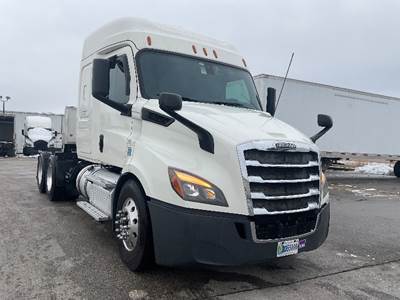 Freightliner Cascadia 116 Single Axle Sleeper Semi Truck - 48" Integral Sleeper, 450HP, 12 Speed Automatic