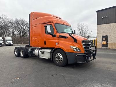 Freightliner Cascadia 116 Sleeper Semi Truck - 60" Integral Sleeper, 450HP, 12 Speed Automatic