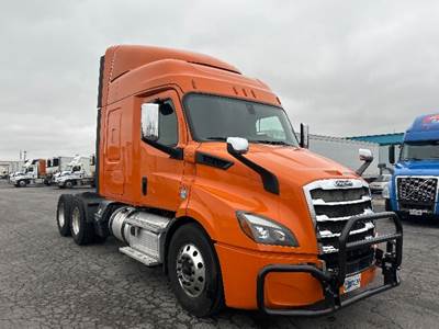 Freightliner Cascadia 116 Sleeper Semi Truck - 60" Integral Sleeper, 450HP, 12 Speed Automatic