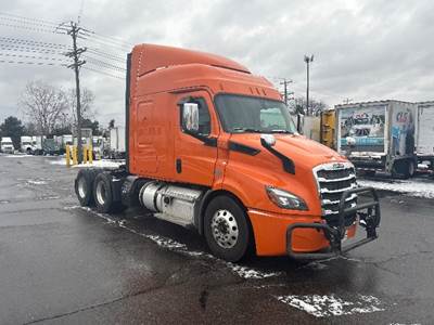 Freightliner Cascadia 116 Sleeper Semi Truck - 60" Integral Sleeper, 450HP, 12 Speed Automatic