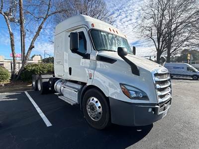 Freightliner Cascadia 116 Single Axle Sleeper Semi Truck - 48" Integral Sleeper, 450HP, 12 Speed Automatic