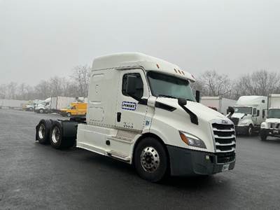 Freightliner Cascadia 116 Sleeper Semi Truck - 60" Integral Sleeper, 450HP, 12 Speed Automatic
