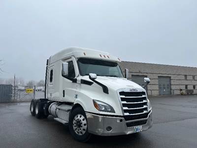 Freightliner Cascadia 116 Sleeper Semi Truck - 72" Integral Sleeper, 450HP, 12 Speed Automatic