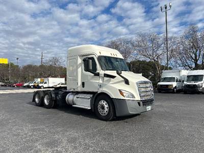 Freightliner Cascadia 116 Single Axle Sleeper Semi Truck - 48" Integral Sleeper, 450HP, 12 Speed Automatic