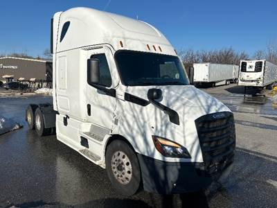 Freightliner Cascadia 116 Sleeper Semi Truck - 72" Integral Sleeper, 435HP, 12 Speed Automatic
