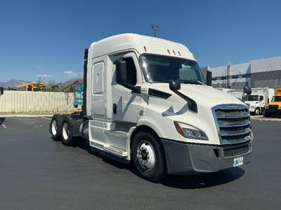 Freightliner Cascadia 116 Sleeper Semi Truck - 48" Integral Sleeper, 410HP, 12 Speed Automatic