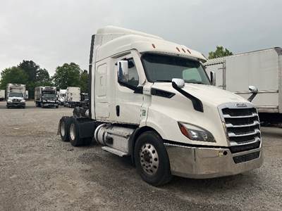 Freightliner Cascadia 116 Sleeper Semi Truck - 48" Integral Sleeper, 470HP, 12 Speed Automatic