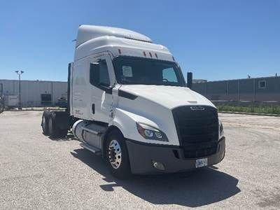 Freightliner Cascadia 116 Sleeper Semi Truck - 60" Integral Sleeper, 470HP, 10 Speed Manual