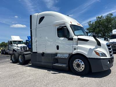 Freightliner Cascadia 116 Sleeper Semi Truck - 72" Integral Sleeper, 450HP, 12 Speed Automatic