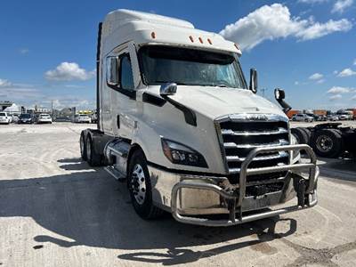 Freightliner Cascadia 116 Sleeper Semi Truck - 48" Integral Sleeper, 470HP, 12 Speed Automatic