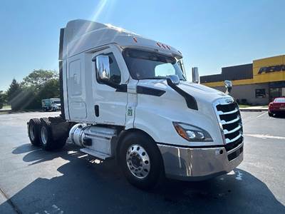 Freightliner Cascadia 116 Sleeper Semi Truck - 48" Integral Sleeper, 470HP, 12 Speed Automatic