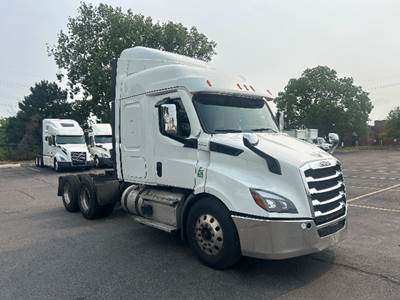 Freightliner Cascadia 116 Sleeper Semi Truck - 48" Integral Sleeper, 470HP, 12 Speed Automatic