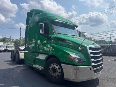 Freightliner Cascadia 116 Sleeper Semi Truck - 48" Integral Sleeper, 450HP, 12 Speed Automatic