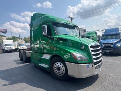Freightliner Cascadia 116 Sleeper Semi Truck - 48" Integral Sleeper, 450HP, 12 Speed Automatic