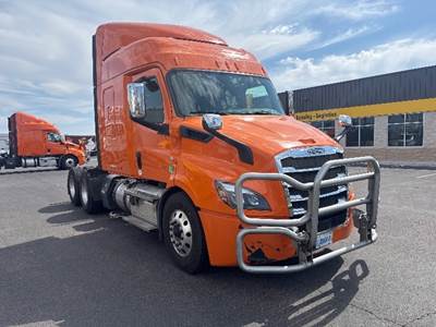 Freightliner Cascadia 116 Sleeper Semi Truck - 60" Integral Sleeper, 450HP, 12 Speed Automatic