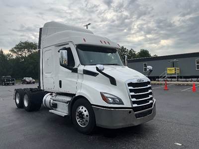 Freightliner Cascadia 116 Sleeper Semi Truck - 48" Integral Sleeper, 470HP, 12 Speed Automatic