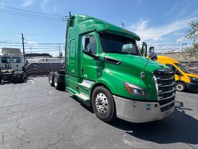 Freightliner Cascadia 116 Sleeper Semi Truck - 48" Integral Sleeper, 450HP, 12 Speed Automatic
